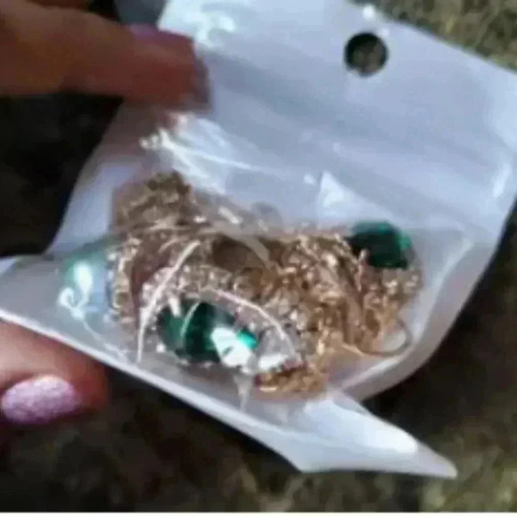 Women's 4-Piece Green Drip Shaped Rhinestones Jewelry Set - Emerald Like - Picture 2 of 14